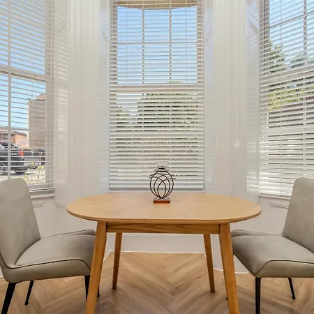 Garden View Flat By Cabot Circus With Free Parking