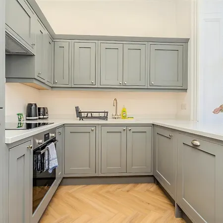 Garden View Flat By Cabot Circus With Free Parking Apartment