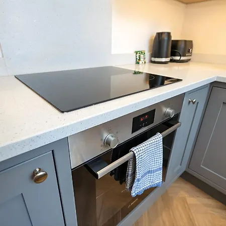 Garden View Flat By Cabot Circus With Free Parking Apartment